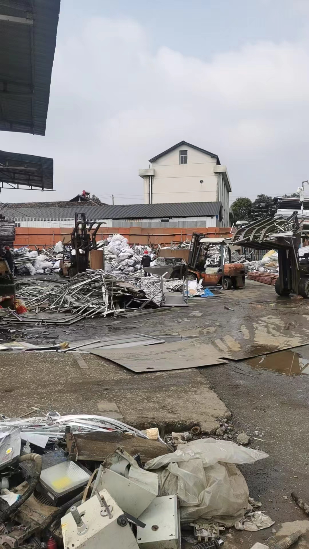 收購(gòu)閑置廠礦，廢銅，廢鋁，廢鐵，各種機(jī)電設(shè)備等。